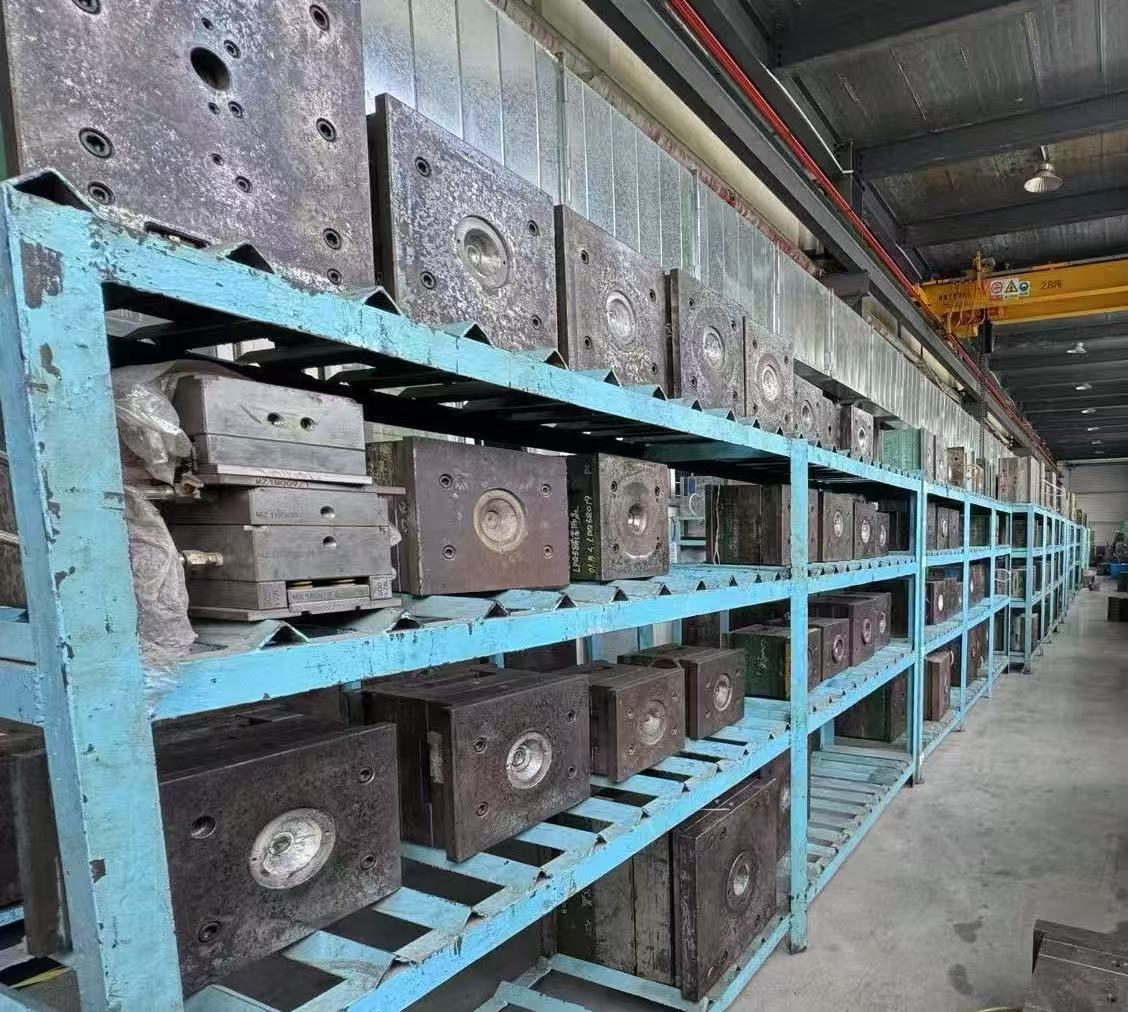 Manufacturing assembly line producing custom electronic products